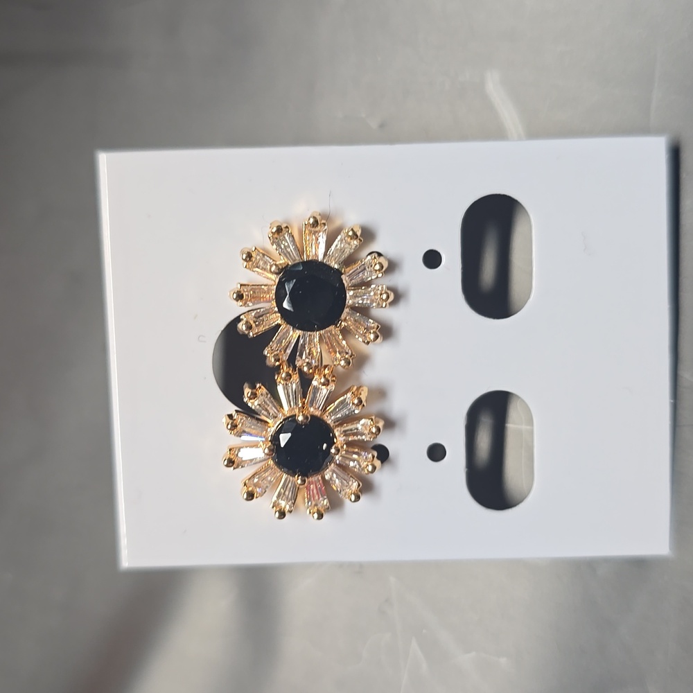 Earings - Picture 3 of 4